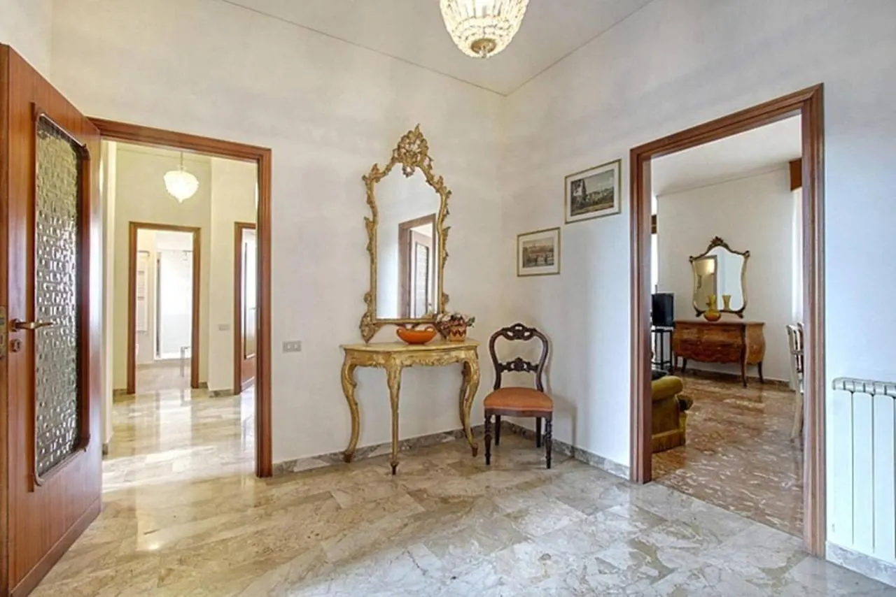 Frati Bigi Apartment With Parking Florence