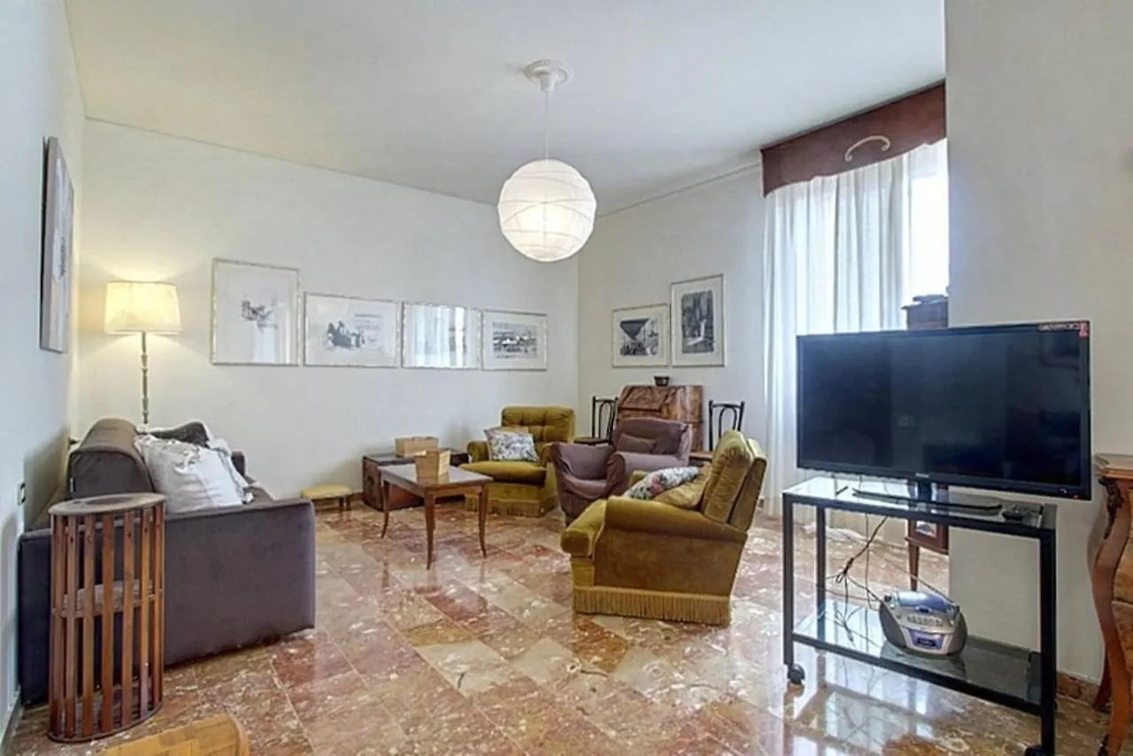 Frati Bigi Apartment With Parking Florence