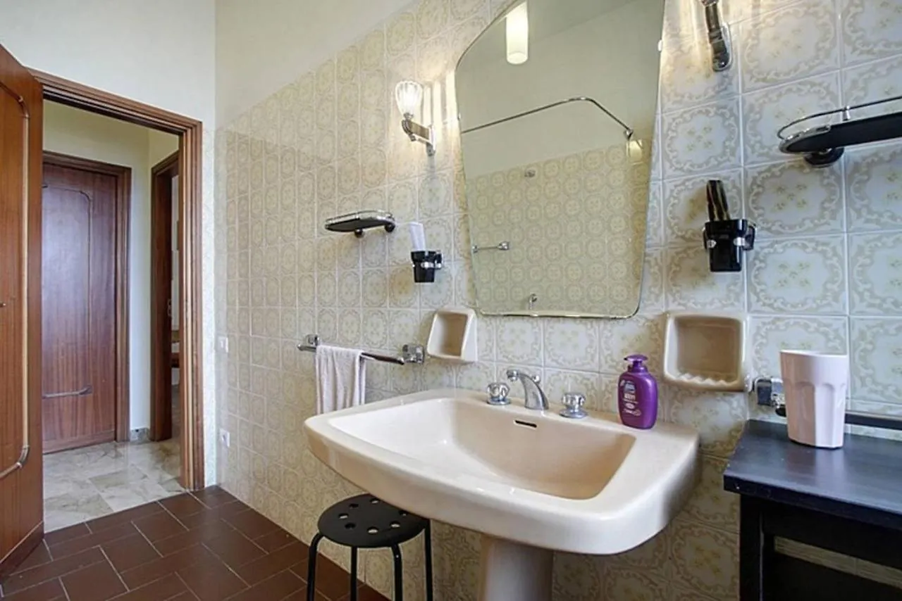 Frati Bigi Apartment With Parking Florence Italy