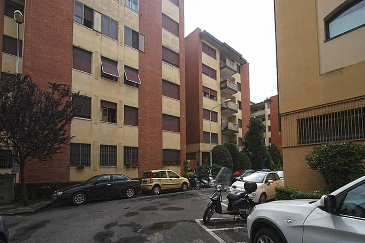 Frati Bigi Apartment With Parking Florence